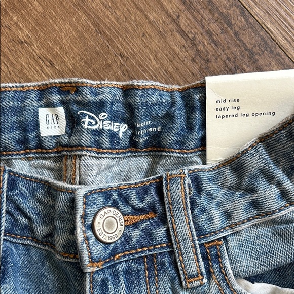 Disney Embroidered Minnie Mickey girlfriend fit Jeans - Picture 4 of 8